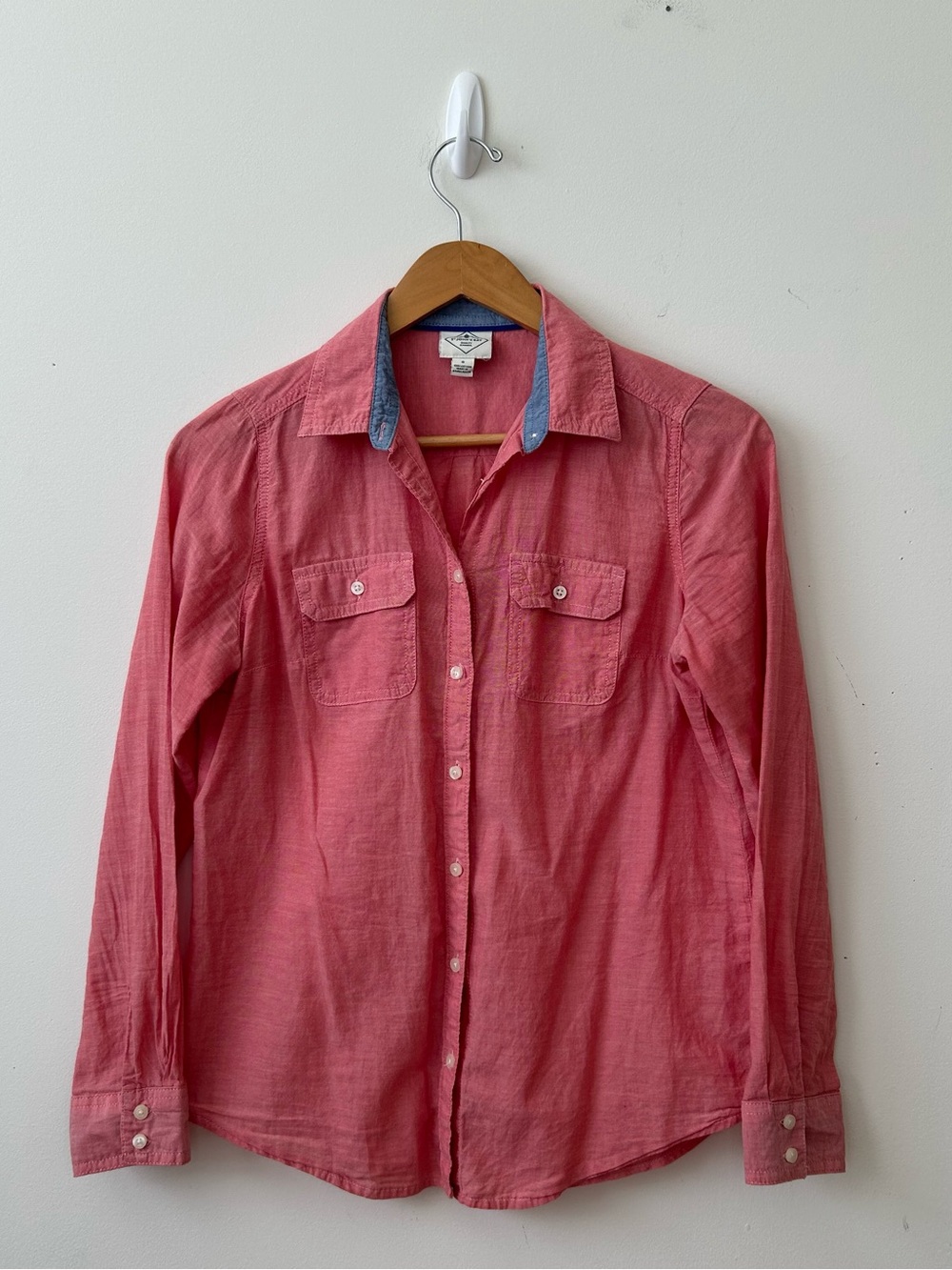St John’s Bay Button Down Shirt Coral Pink Chambray Long Sleeve Size Small